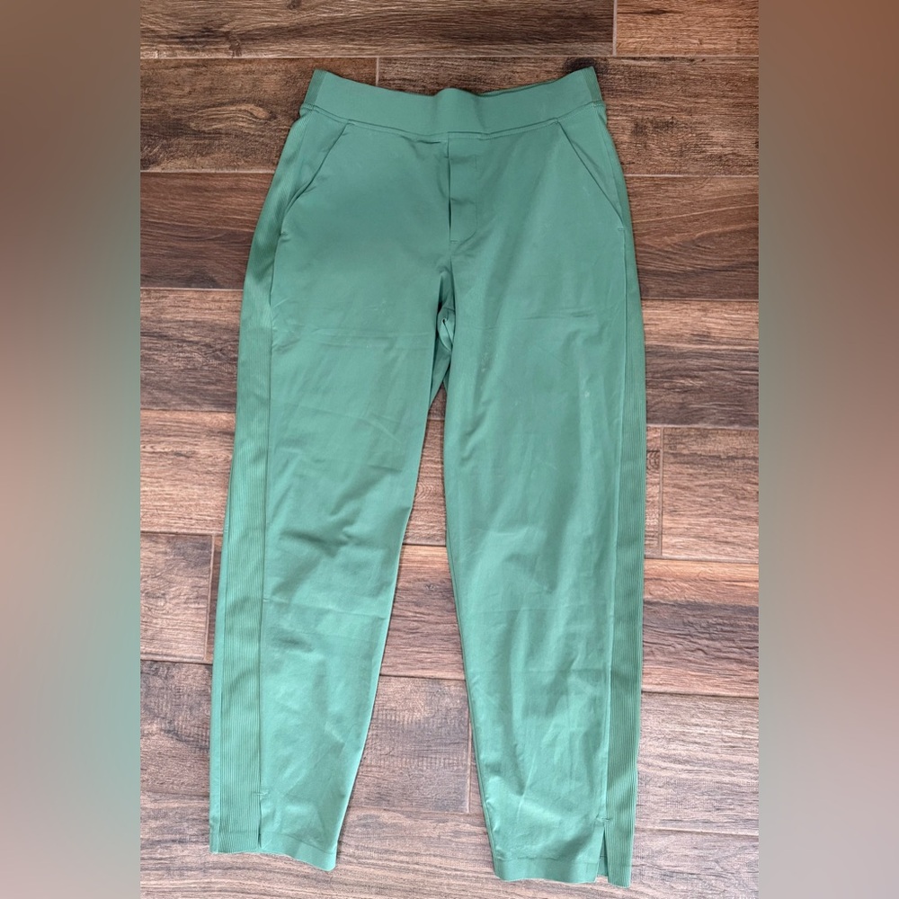 Athleta Brooklyn Mid Rise Ankle Pant in Vineyard Green , size 6